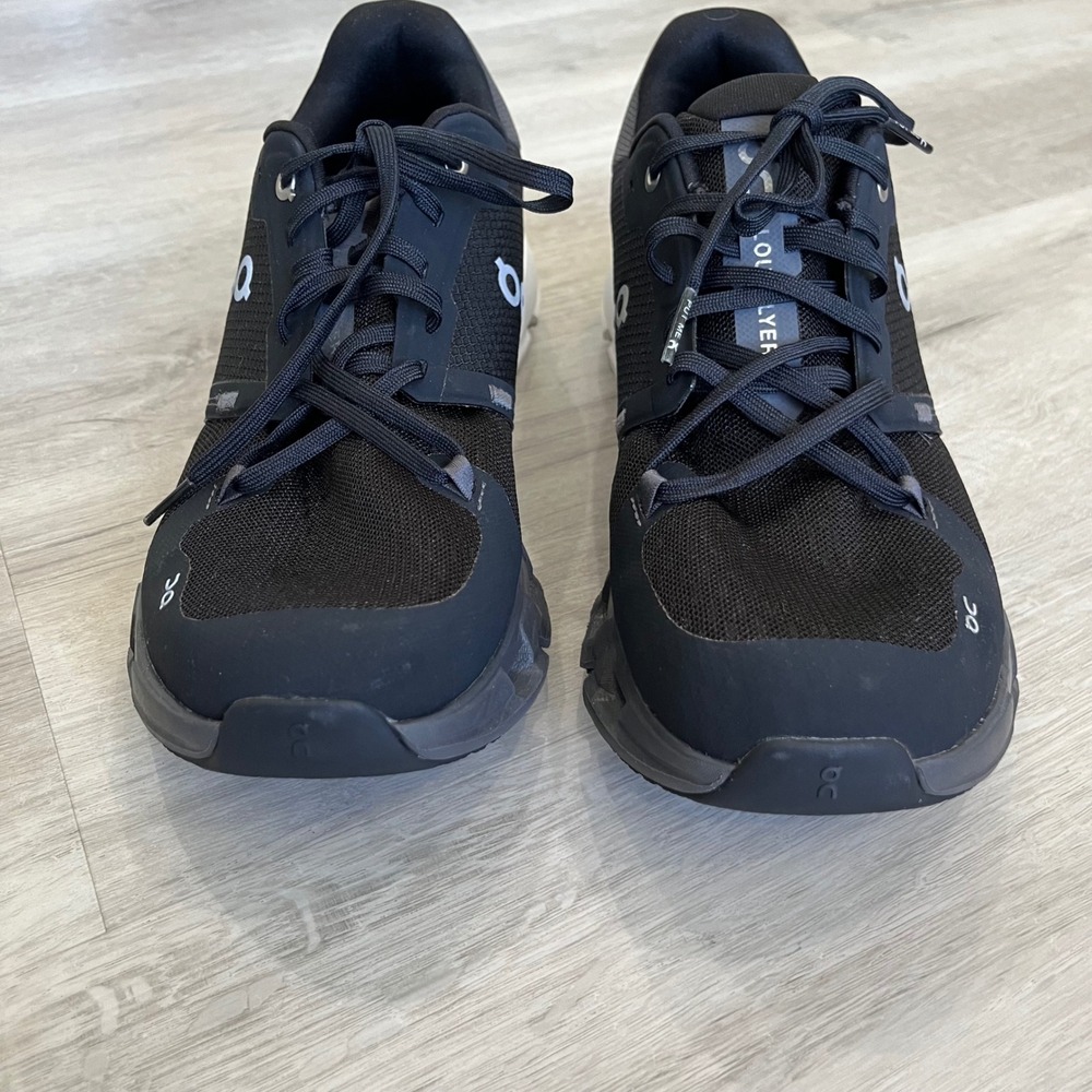 On Running Cloudflyer 4 Black White Running Shoes Mens 9 Sneakers Active Workout - Picture 8 of 13
